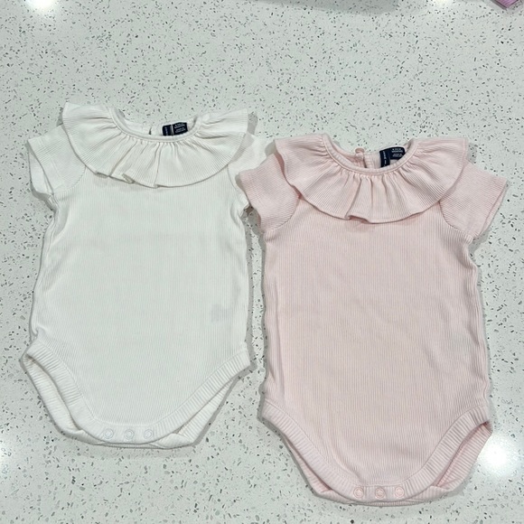 Baby Ruffles Collar Ribbed Bodysuit 6-12 months - Picture 3 of 7